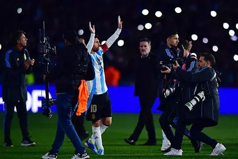 في ليلة وادع ميسي.. الأرجنتين تسحق فنزويلا بمباراة "الدموع"